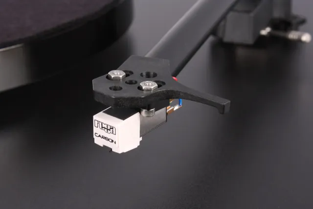 rega-carbon-mm-tonabnehmer-mit-carbon-nadeltr-ger image 1