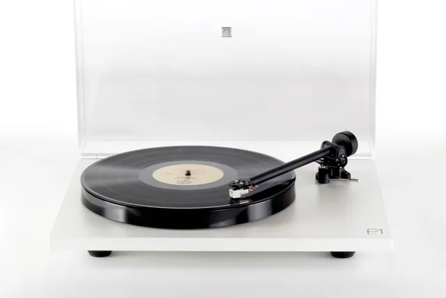 excalibur-plattenspieler-planar-1-rega-ausf-hrung-wei-schwarz-walnuss-mit-rega-c image 1